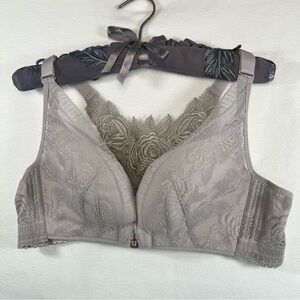 NWOT Floral Secrets Bra Elegant Lace Front-Closure Comfort Gray Bralette Sz 46C